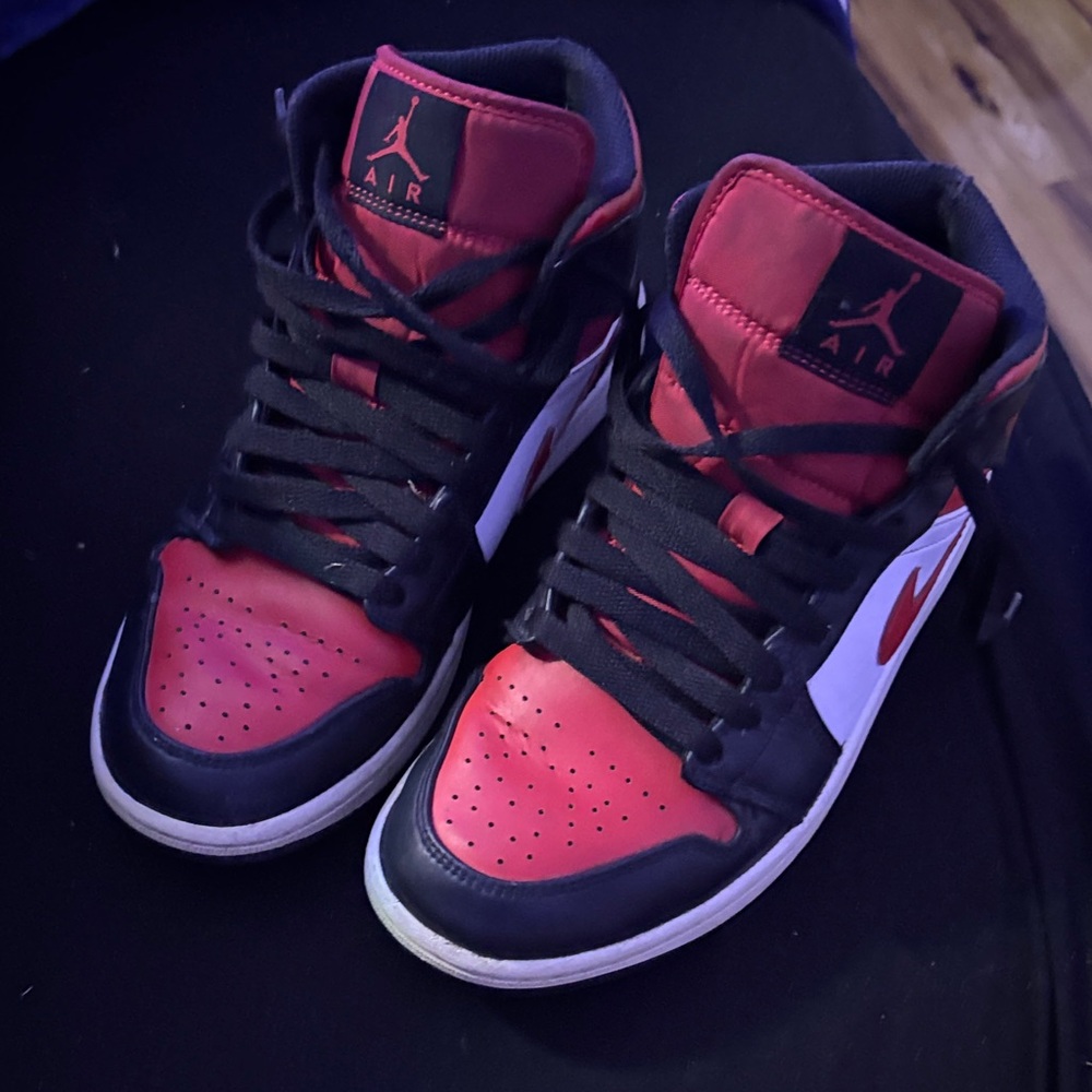 Jordan 1 red and black